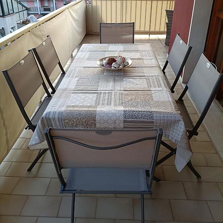 Casa A Un Passo Dal Mare Apartment Ventimiglia Bagian luar foto